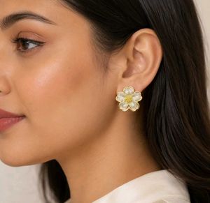 Elegant Gold Emerald &amp; Diamond Earrings