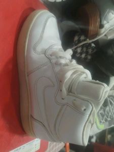 White High-Top Sneakers nike