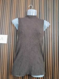 Chic Sleeveless Mock Neck Top