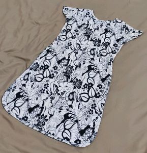 A Beautiful Black &amp; White Kurta With Mirror work