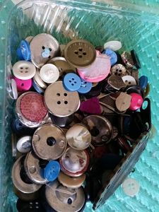 buttons,chain holder