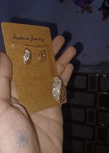 Pendent Set Can (Price Negotiable )