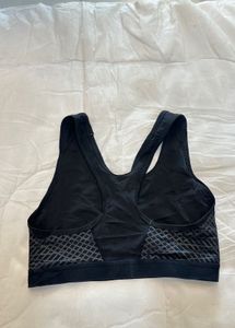 Comfortable Black Sports Bra with Striped Detail