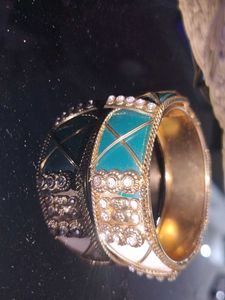 Stunning Enamel and Crystal 1 peice Bangle