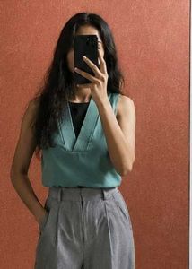 Stylish Teal V-Neck Sleeveless Top