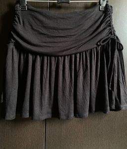 H&amp;M Black Ruffled Skirt