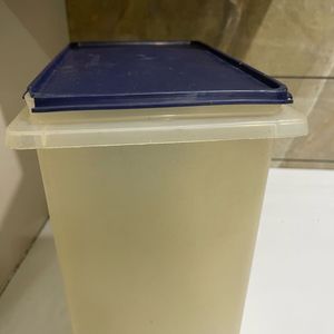 10 Kg Tupperware Container