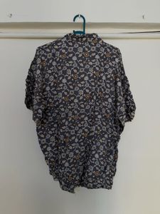 Chic Floral Print Button-Up Shirt
