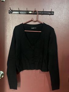 Black Cropped V-Neck Sweater