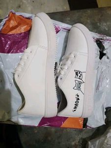 Purr-fect 'Meow' Sneakers 🐾👟