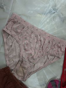 per piece cute underwears.😍