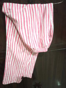 Pink Floral Kurta Set pant have only one pocket