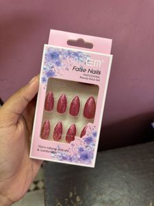 Sparkly Red False Nails and Mini Uv lamp