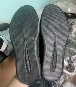 NEW NO USED SPORTS SHOES FOR MEN AND WOMEN.