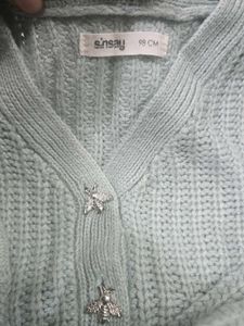 Cute Knit Cardigan with Bee Details