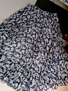 Chic Pleated Floral Midi Skirt