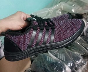 NEW NO USED SPORTS SHOES FOR MEN AND WOMEN.