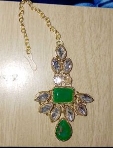 Stunning Emerald &amp; Crystal Maangtika