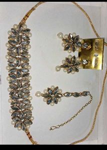 Elegant Floral Kundan Jewellery Set