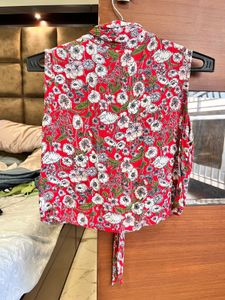 Chic Floral Tie-Front Sleeveless Top