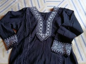 Elegant Black Embroidered Kurta