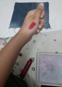kiss beauty Red Lipstick Swatch