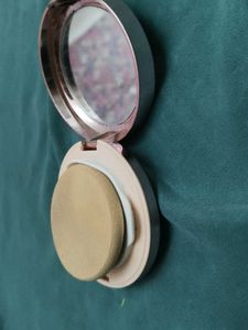 Lakme Lightweight Natural Balm Compact