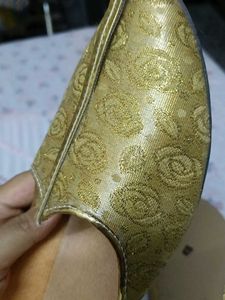 Men's Golden Brocade Ethnic Footwear