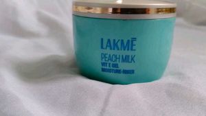 Lakme Peach Milk Moisturiser-Riser