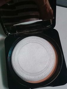 NY Bae Runway Radiance Compact Powder