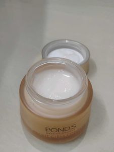 Pond's Bright Beauty Gel Creme