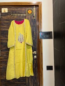 🌻Designer Yellow Silk Embroidered Kurta