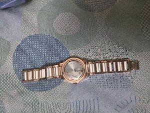 Elegant Rose Gold &amp; White Ceramic Watch