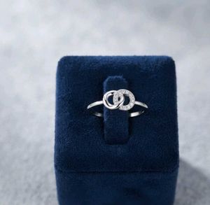 Elegant Interlocking Circle Ring