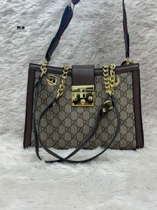 GUCCI PADLOCK SHOULDER CHAIN BAG*