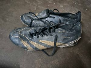 adidas Pradoitor nike mercurial