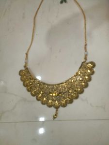 Exquisite Gold Necklace Set