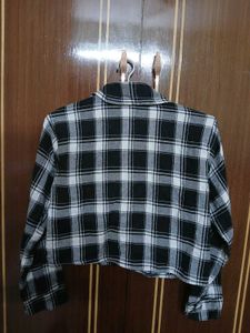 Black &amp; White Plaid Cropped Button-Up Shirt