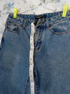 Light Wash Distressed Hem Jeans