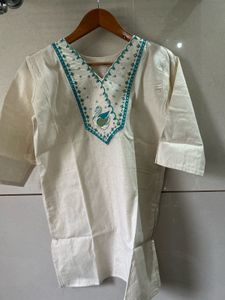 Elegant Kurta with Swan Embroidery