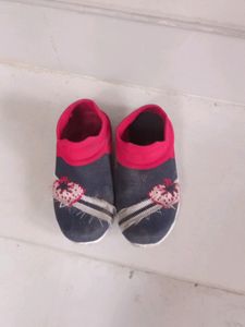 Shoes For Unisex. ....