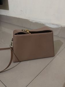 📍Two Chic Quilted Crossbody Bag