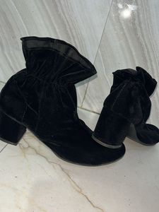 Chic Black Velvet Boots