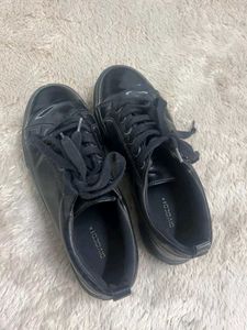 Black Sneakers - Everyday Style