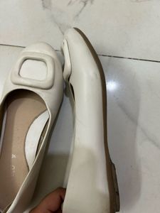 Stylish White Ballet Flats