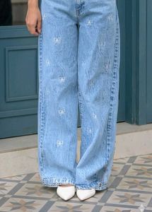 Light Wash Denim Jeans with Bow Embroidery