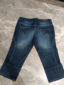 Dark Wash Capri Jeans