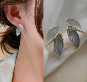 Elegant White Flower Earrings