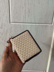 🎞️Chic Woven Bi-fold Wallet