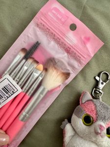 Cute Makeup Brush Set with Keychain